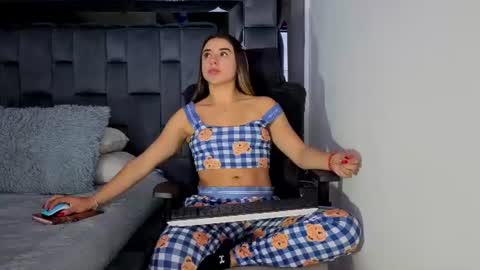 sweetblonde111 online show from June 15, 3:53 am