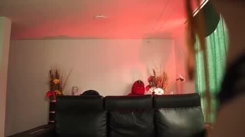 Salom independent model online show from December 3, 6:50 pm