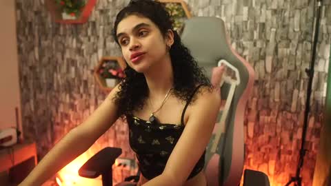 Salom independent model online show from April 29, 8:37 pm
