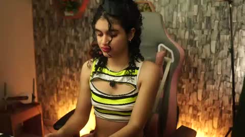Snapshot of sweetbonii chatting on June 9, 9:26 pm Salom independent model online show from June 9, 9:26 pm