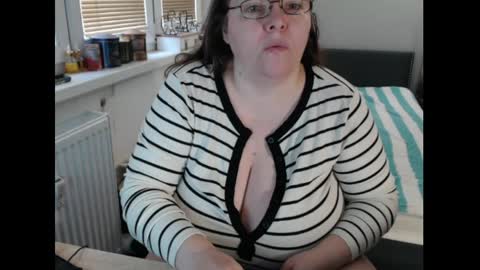 Sweetboobs85h online show from March 15, 8:42 am
