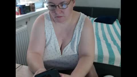 Sweetboobs85h online show from March 23, 9:46 am