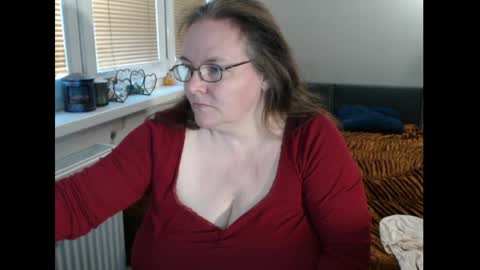 Sweetboobs85h online show from April 29, 5:41 pm