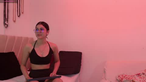 Snapshot of sweetbutspicy_ chatting on May 2, 12:21 pm sweetbutspicy online show from May 2, 12:21 pm
