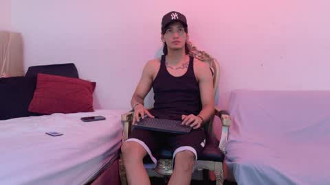 Snapshot of sweetbutspicy_ chatting on June 9, 12:17 pm sweetbutspicy online show from June 9, 12:17 pm