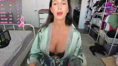 Anna online show from February 3, 9:09 pm