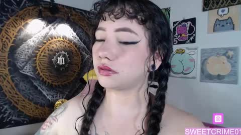 Snapshot of sweetcrime chatting on September 16, 2:45 am Independent model online show from September 16, 2:45 am