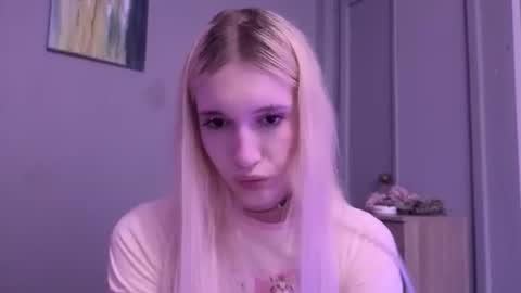 sweetcrystalll online show from June 30, 3:07 am