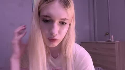 sweetcrystalll online show from July 23, 9:13 pm