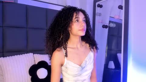 M I A online show from September 25, 11:25 am