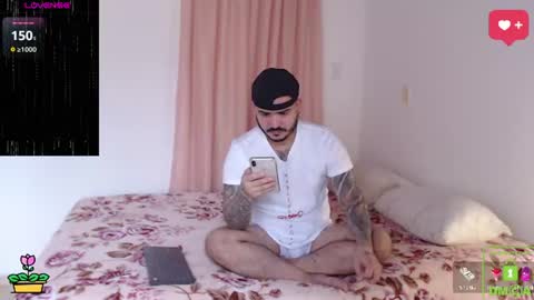Snapshot of sweetdesires_ chatting on July 7, 2:32 pm online show from July 7, 2:32 pm