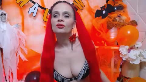 Snapshot of sweeteest_julie chatting on November 1, 11:07 pm Sweeteest Julie online show from November 1, 11:07 pm