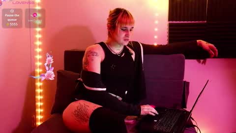 Snapshot of sweetemmarose chatting on January 8, 2:36 am Emma online show from January 8, 2:36 am