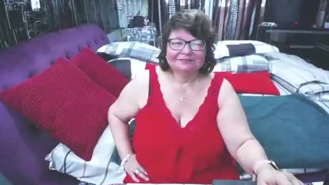 sweetestmilf4you online show from June 15, 1:24 pm