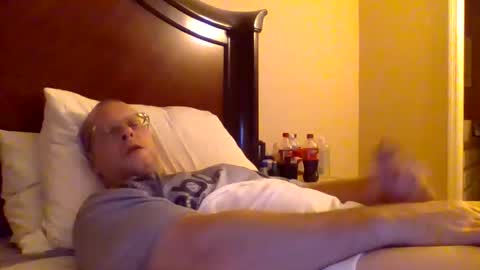 Snapshot of sweetg233 chatting on February 5, 8:11 am sweetg233 online show from February 5, 8:11 am