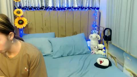 Snapshot of sweetgirl_daphne chatting on June 14, 12:07 pm sweetgirl_daphne online show from June 14, 12:07 pm
