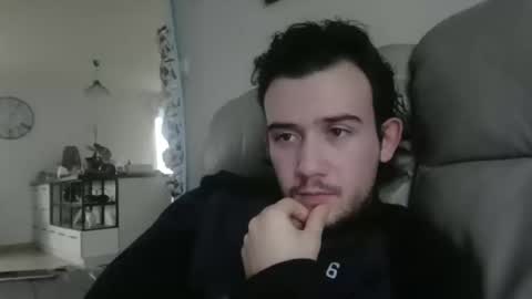 sweetguyss12 online show from December 18, 12:33 pm