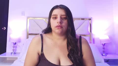 Snapshot of sweethelll chatting on December 4, 11:52 am Lili online show from December 4, 11:52 am