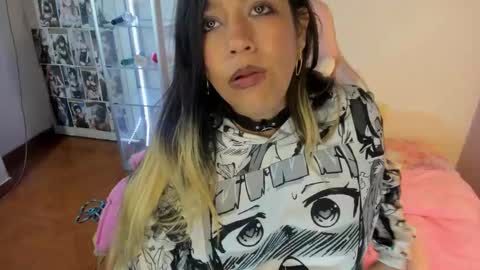 Snapshot of sweethotsin_sexy69 chatting on November 21, 6:01 am online show from November 21, 6:01 am