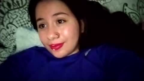 Snapshot of sweetie__annie chatting on February 27, 3:36 am Ana Mara  i cant Make noise My family is here  online show from February 27, 3:36 am