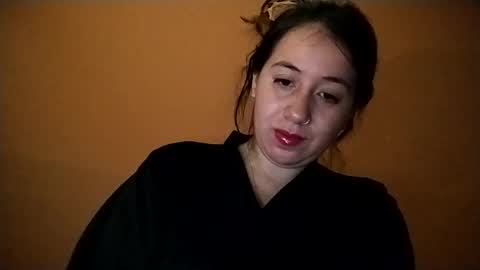Snapshot of sweetie__annie chatting on April 20, 5:32 am Ana Mara i cant Make noise My family is here online show from April 20, 5:32 am