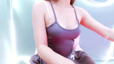 Snapshot of sweetie_bae99 chatting on April 6, 3:48 am sweetie_bae99 online show from April 6, 3:48 am