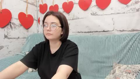 Snapshot of sweetie_rozzy chatting on May 1, 1:21 am ROZZY online show from May 1, 1:21 am