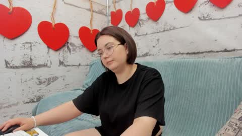 Snapshot of sweetie_rozzy chatting on May 2, 1:32 am ROZZY online show from May 2, 1:32 am