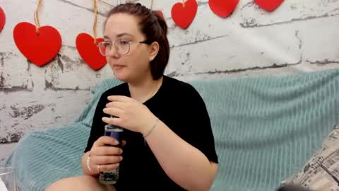 Snapshot of sweetie_rozzy chatting on May 8, 1:33 am ROZZY online show from May 8, 1:33 am
