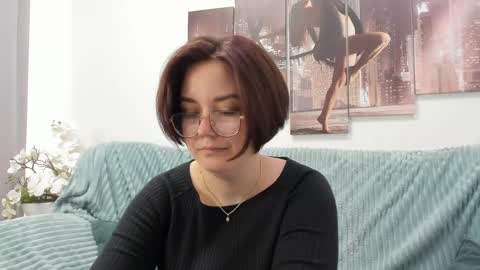 Snapshot of sweetie_rozzy chatting on May 19, 1:56 am ROZZY online show from May 19, 1:56 am