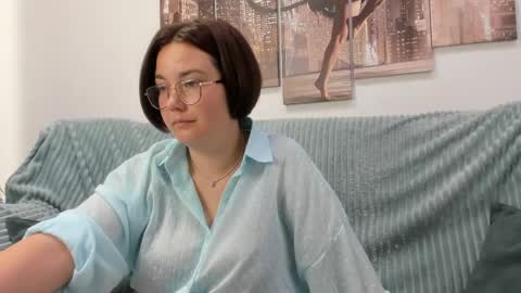 Snapshot of sweetie_rozzy chatting on June 4, 1:44 am ROZZY online show from June 4, 1:44 am