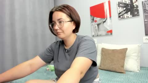 Snapshot of sweetie_rozzy chatting on June 26, 1:43 am ROZZY online show from June 26, 1:43 am