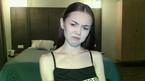 Snapshot of sweetieee_kira chatting on September 10, 1:27 am sweetieee_kira online show from September 10, 1:27 am