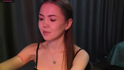 Snapshot of sweetieee_kira chatting on May 9, 3:23 am sweetieee_kira online show from May 9, 3:23 am