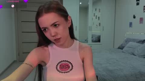 Snapshot of sweetieee_kira chatting on June 9, 3:18 am sweetieee_kira online show from June 9, 3:18 am
