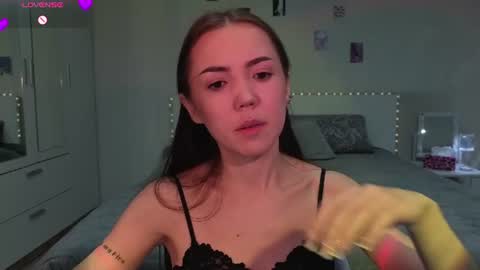 Snapshot of sweetieee_kira chatting on June 11, 3:04 am sweetieee_kira online show from June 11, 3:04 am