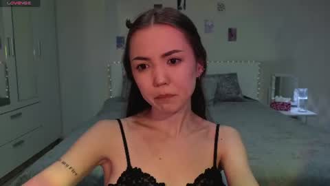 Snapshot of sweetieee_kira chatting on June 17, 3:20 am sweetieee_kira online show from June 17, 3:20 am