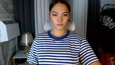 Snapshot of sweetiefox1 chatting on October 10, 1:37 am sweetiefox1 online show from October 10, 1:37 am