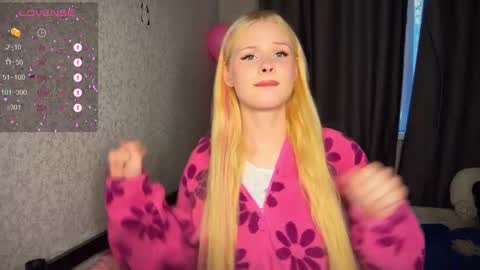 Snapshot of sweetielis chatting on December 9, 10:22 am sweetie Lisa3 online show from December 9, 10:22 am