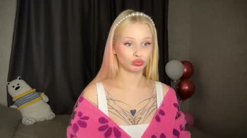 Snapshot of sweetielis chatting on December 16, 6:16 pm sweetie Lisa3 online show from December 16, 6:16 pm