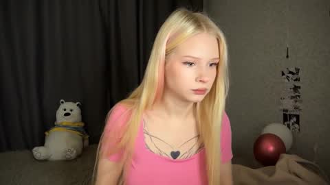 Snapshot of sweetielis chatting on December 24, 3:38 am sweetie Lisa3 online show from December 24, 3:38 am