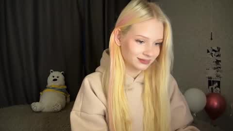 Snapshot of sweetielis chatting on December 24, 6:44 am sweetie Lisa3 online show from December 24, 6:44 am