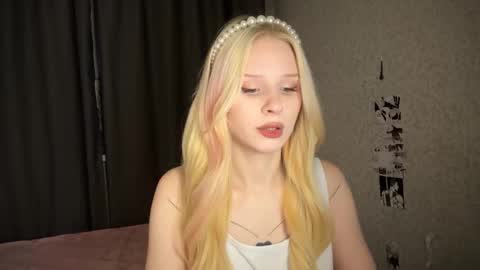 Snapshot of sweetielis chatting on December 28, 4:30 am sweetie Lisa3 online show from December 28, 4:30 am