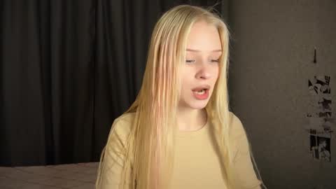 Snapshot of sweetielis chatting on January 2, 3:58 am sweetie Lisa3 online show from January 2, 3:58 am