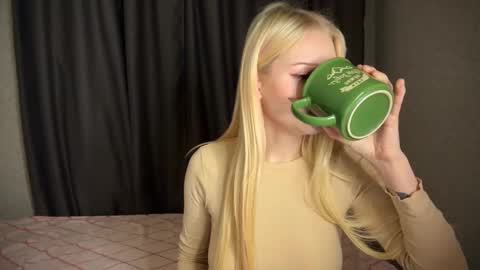 Snapshot of sweetielis chatting on January 3, 4:44 am sweetie Lisa3 online show from January 3, 4:44 am