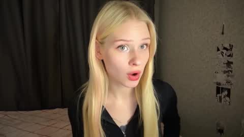 Snapshot of sweetielis chatting on January 3, 2:30 pm sweetie Lisa3 online show from January 3, 2:30 pm