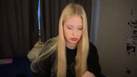 Snapshot of sweetielis chatting on January 8, 11:10 am sweetie Lisa3 online show from January 8, 11:10 am