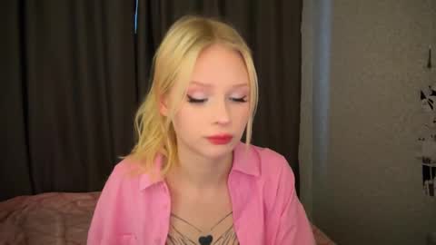 Snapshot of sweetielis chatting on January 19, 5:15 am sweetie Lisa3 online show from January 19, 5:15 am