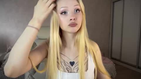 Snapshot of sweetielis chatting on March 8, 8:44 am sweetie Lisa3 online show from March 8, 8:44 am