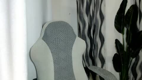 Snapshot of sweetiie_caren chatting on July 14, 12:11 pm CAREN online show from July 14, 12:11 pm